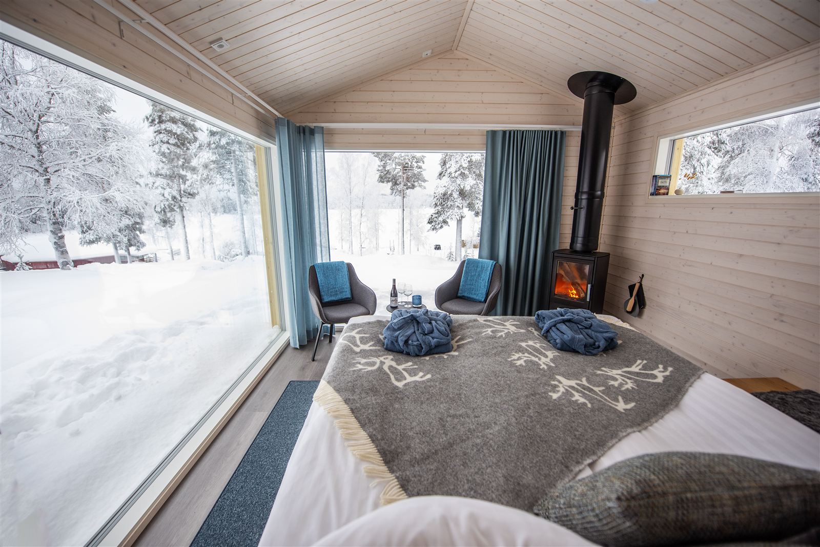 Sjöstuga lakeside cabin at Sörbyn Lodge, Swedish Lapland